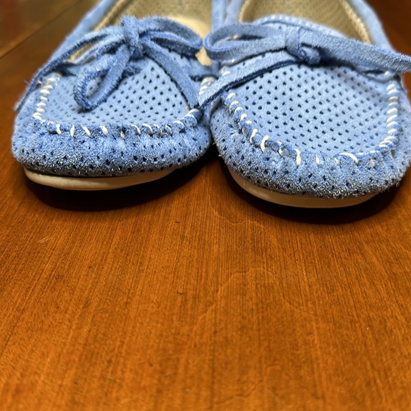 MINNETONKA Lisa Perfed moccasin loafer - Picture 2 of 8